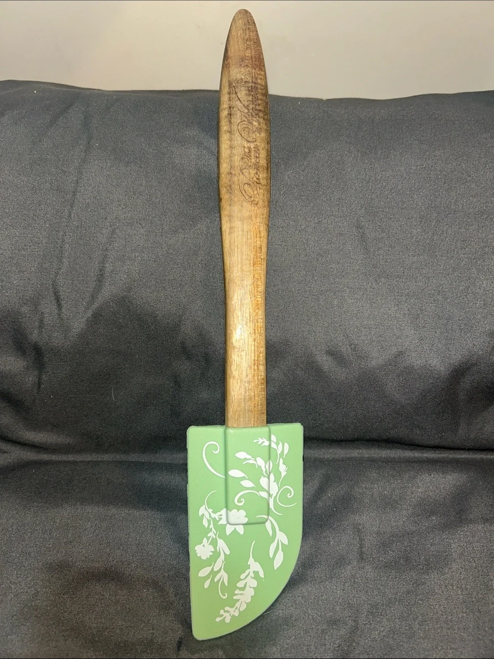 6 pcs Pioneer Women Wooden Kitchen utensil lot